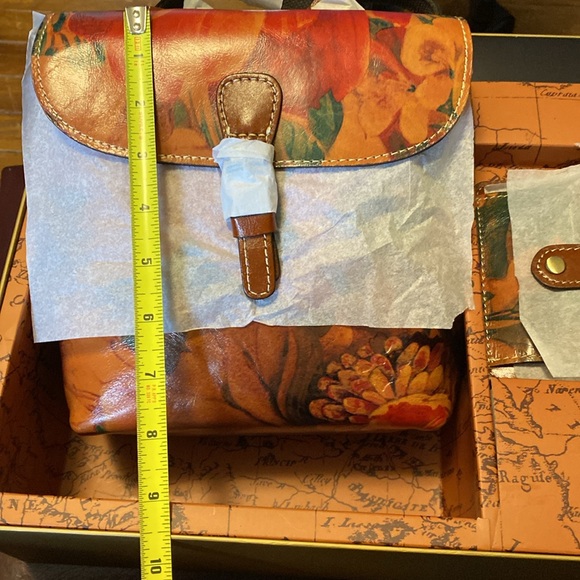 Brand new Patricia Nash crossbody floral, leather purse and wallet. Never opened - Picture 2 of 12